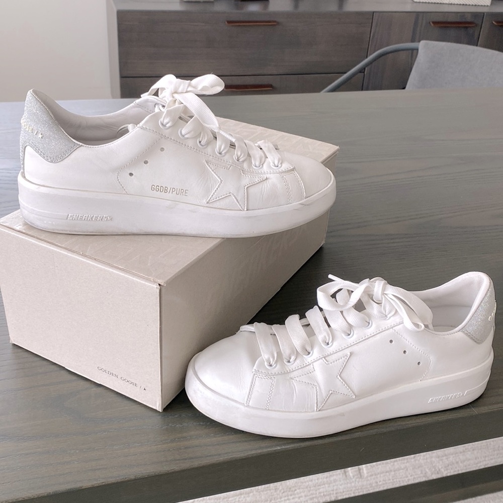 Golden goose sneaker size 38.